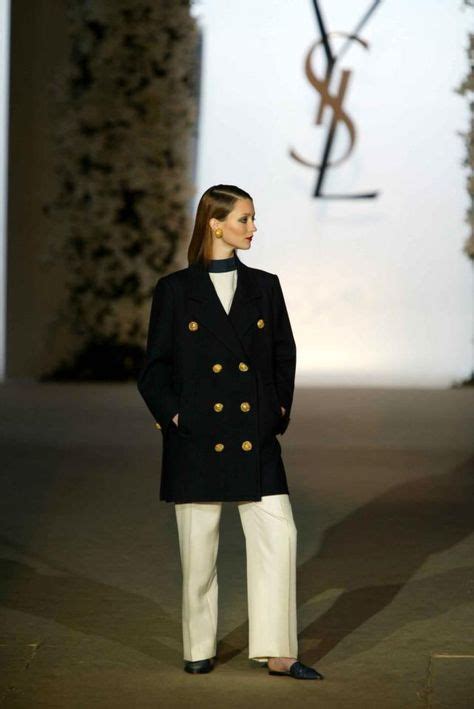 dernier défilé yves saint laurent 2002|Yves Saint Laurent. The farewell fashion show .